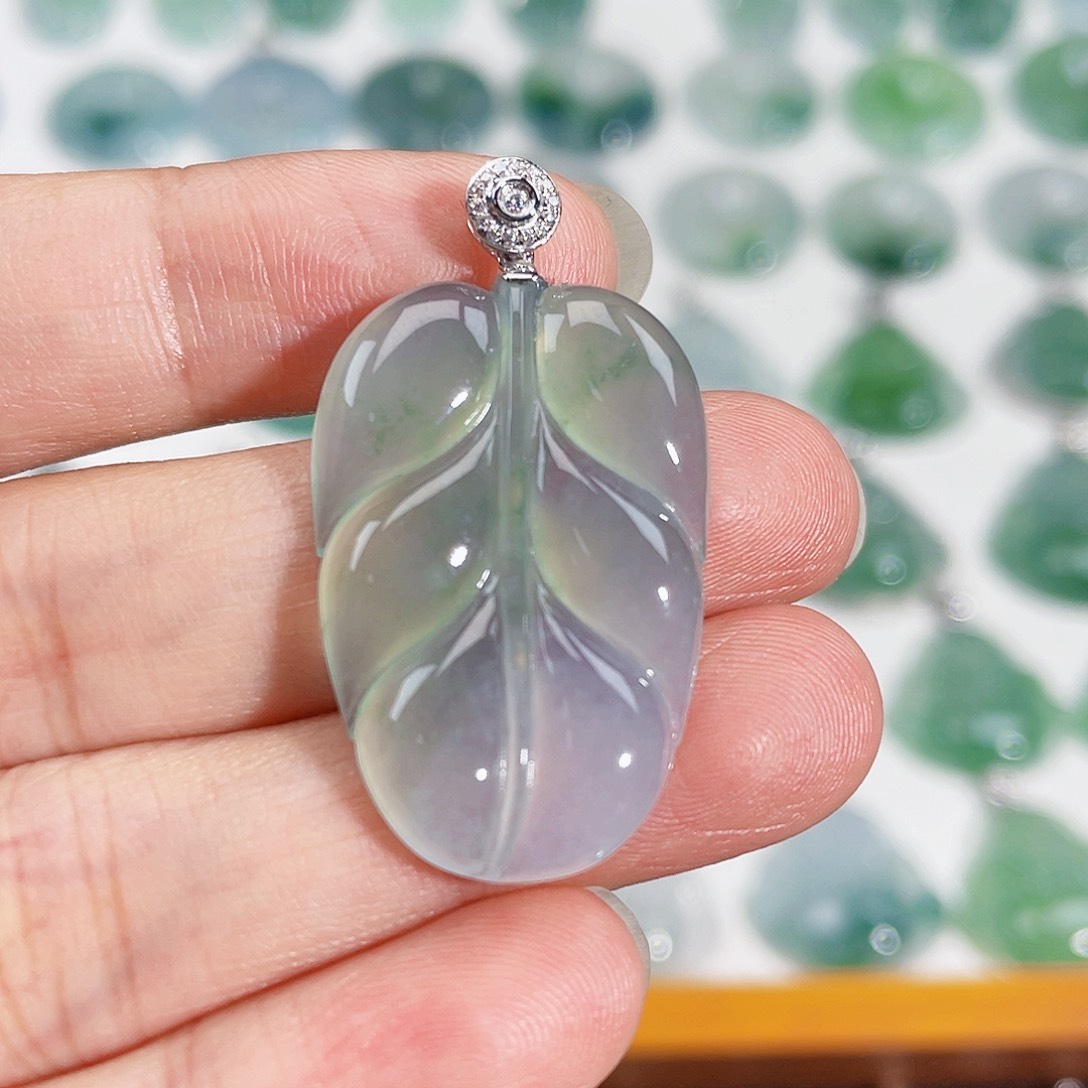 颈饰18K金镶嵌翡翠吊坠