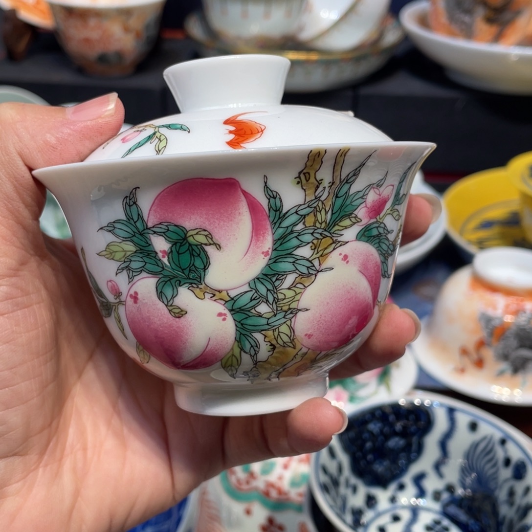 景德镇瓷器和一名