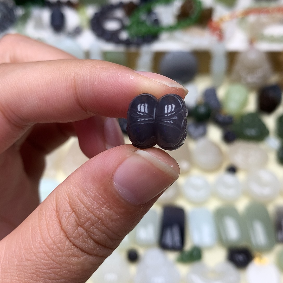 双***双颈饰未镶嵌和田玉