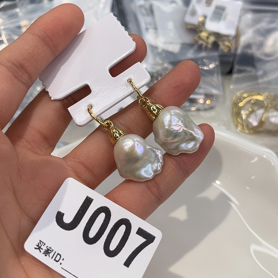 淡水珍珠合金耳饰