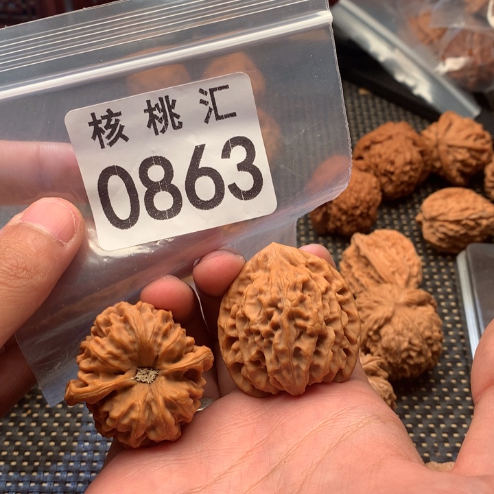 文玩核桃吊坠龙门涧