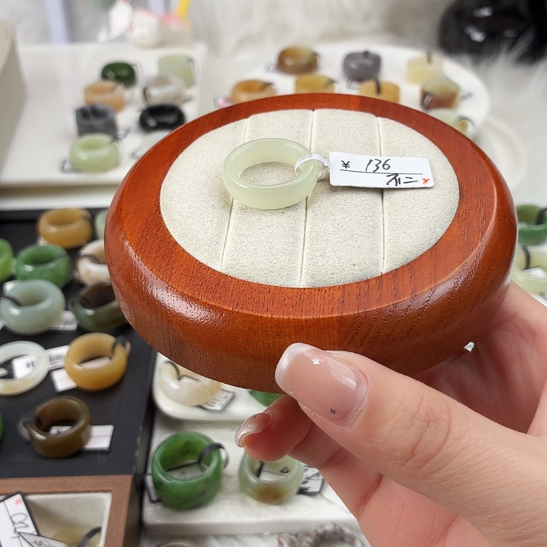 和田玉未镶嵌戒指Q35蜂蜜水泥鳅背内径17.3