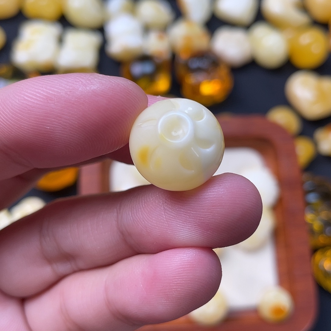 琥珀珠宝奇石未镶嵌