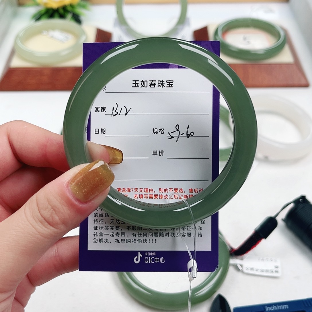 和田玉手镯未镶嵌蒲*英