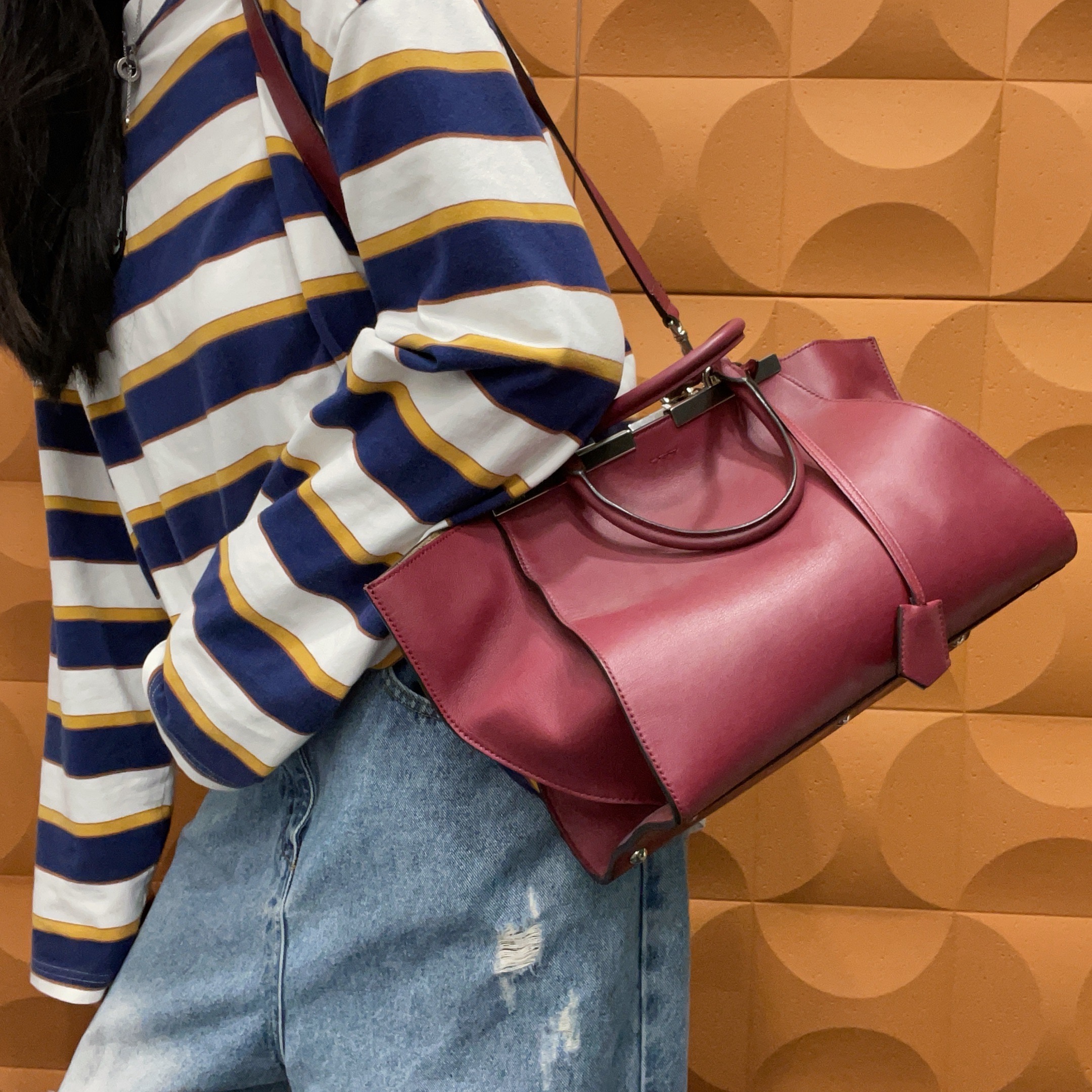 95新 FENDI/芬迪 【KK】 22PP04 玫红色皮革手提单肩包