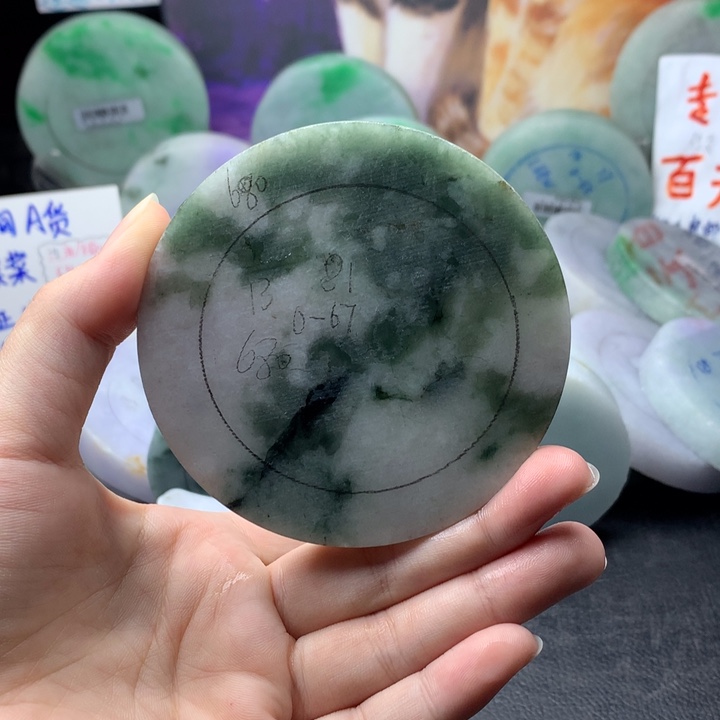 定制翡翠未镶嵌手镯
