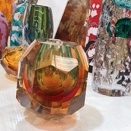 琉璃花瓶高14厘米口径3厘米