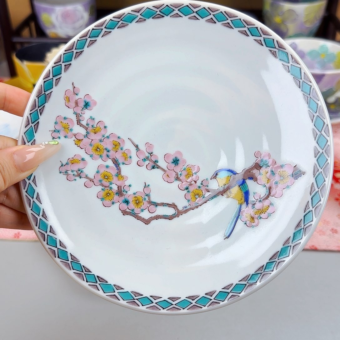 他家茶具瓷器真美！