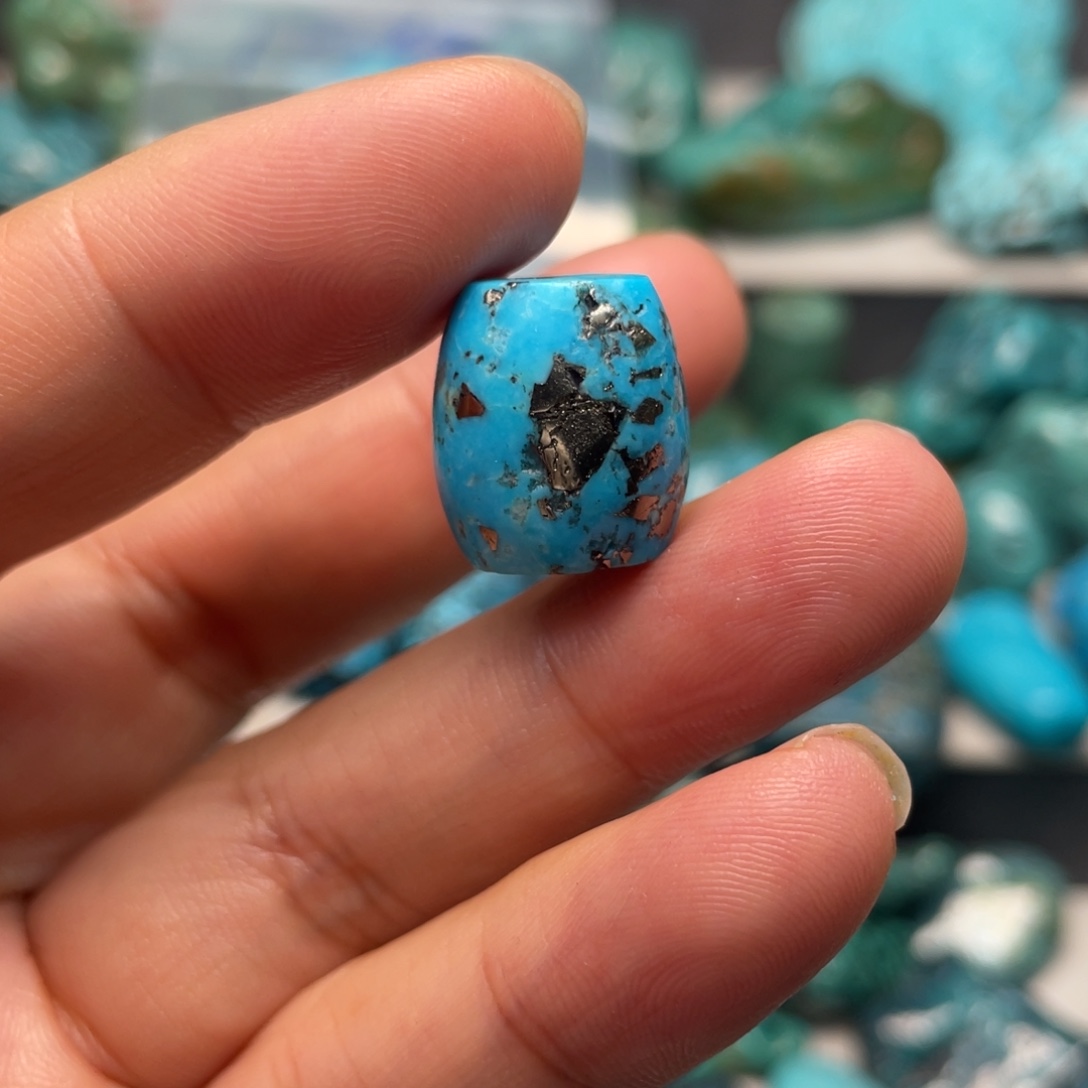 馒***头绿松石未镶嵌颈饰