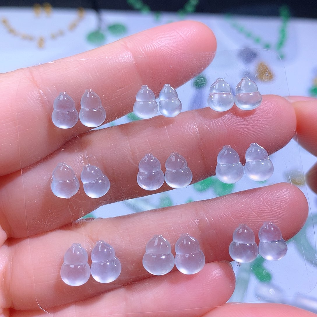 翡翠未镶嵌颈饰葫芦