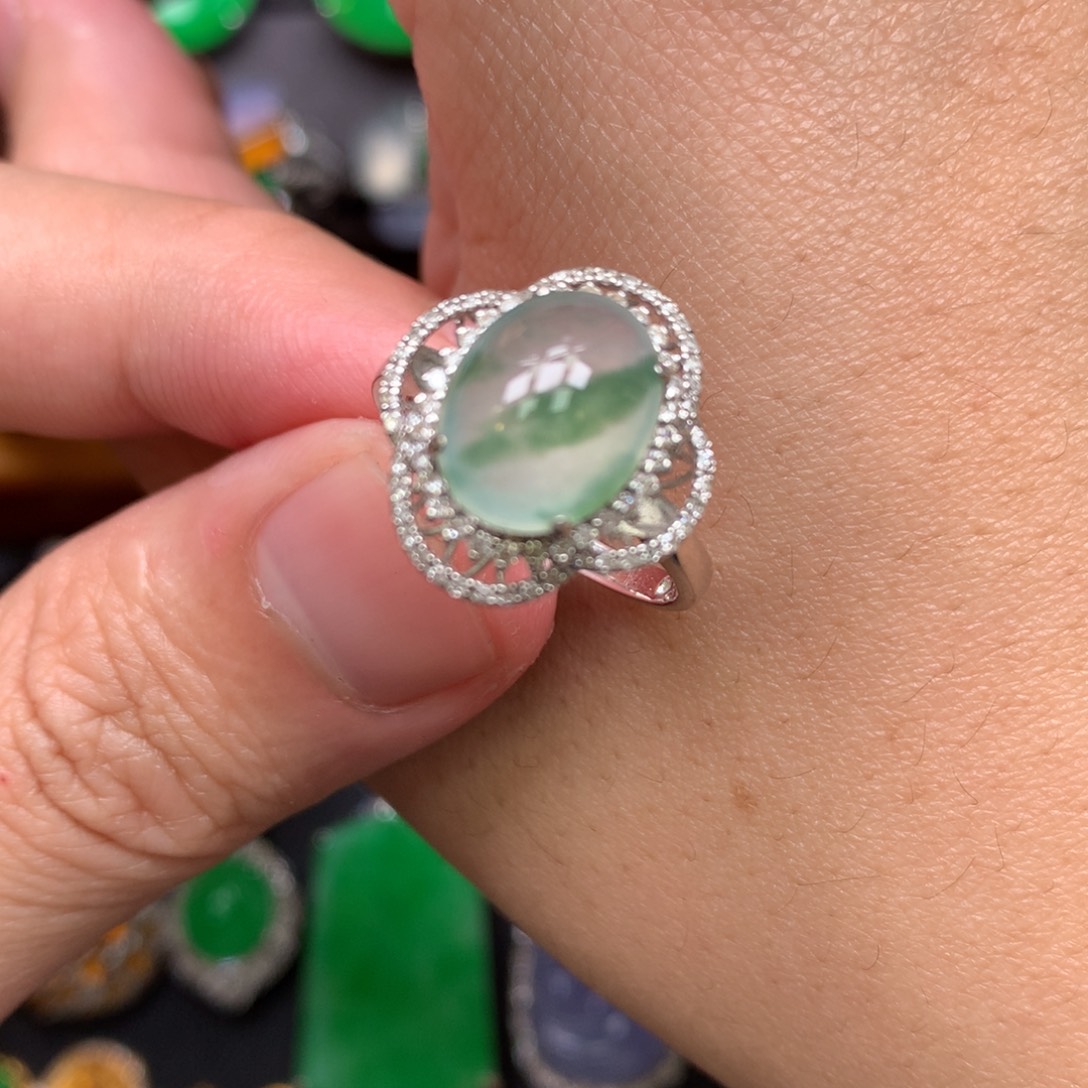 翡翠18K金镶嵌戒指