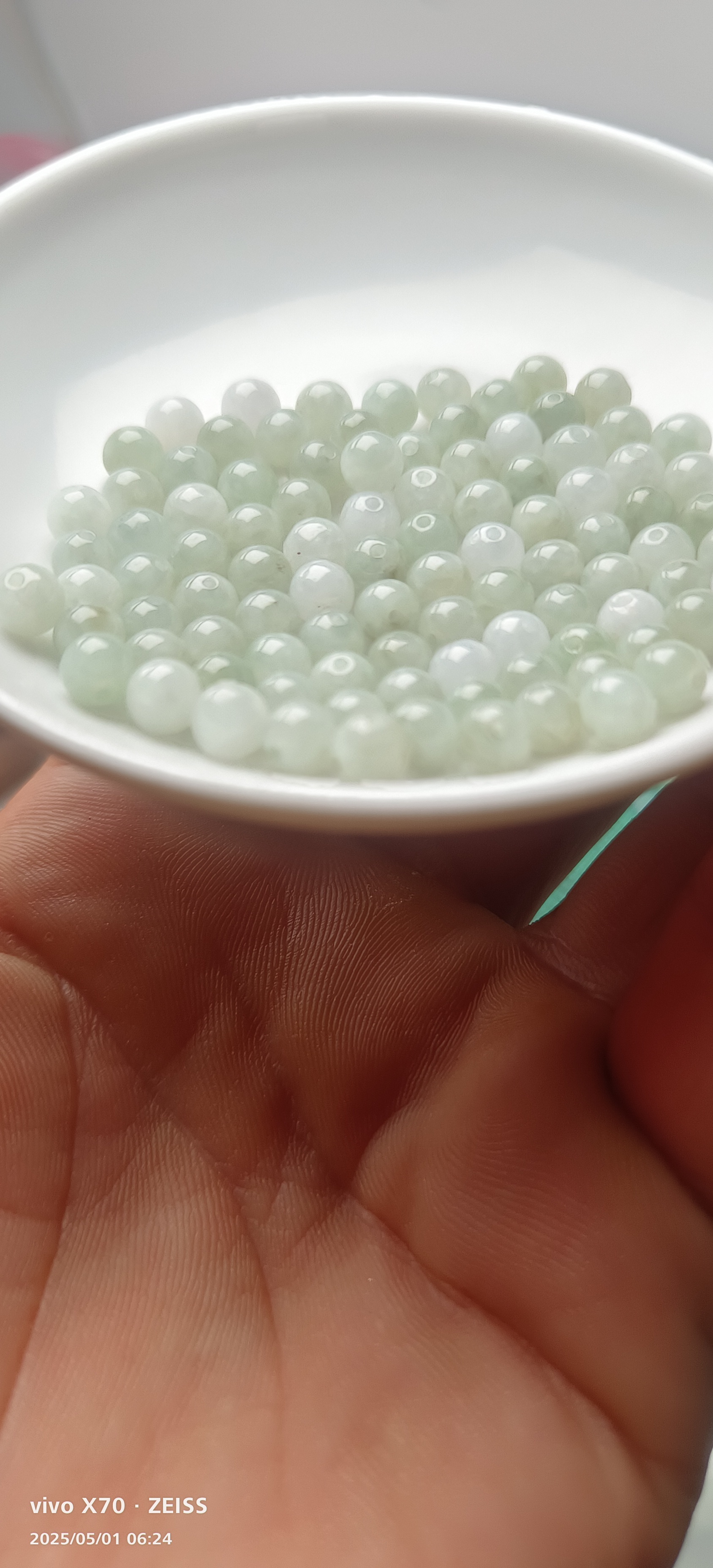 天然翡翠A货，卡5.5mm，100颗