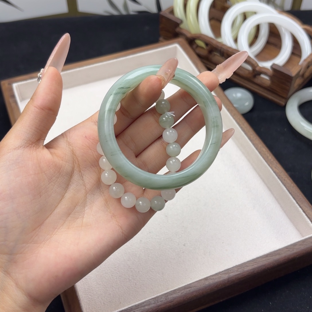 石英质玉手镯未镶嵌