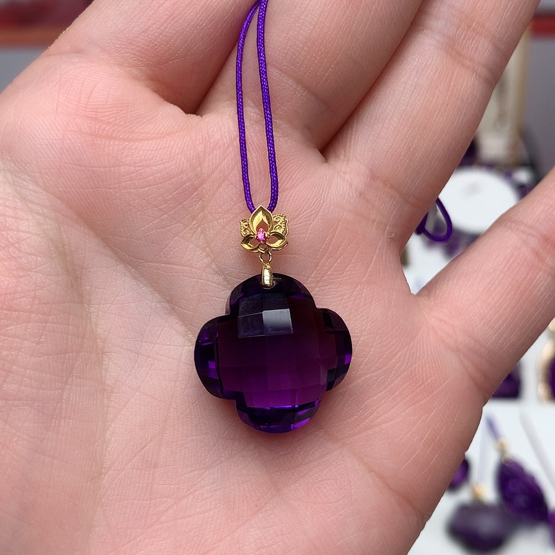 紫晶吊坠(不含链)18K金镶嵌往****?