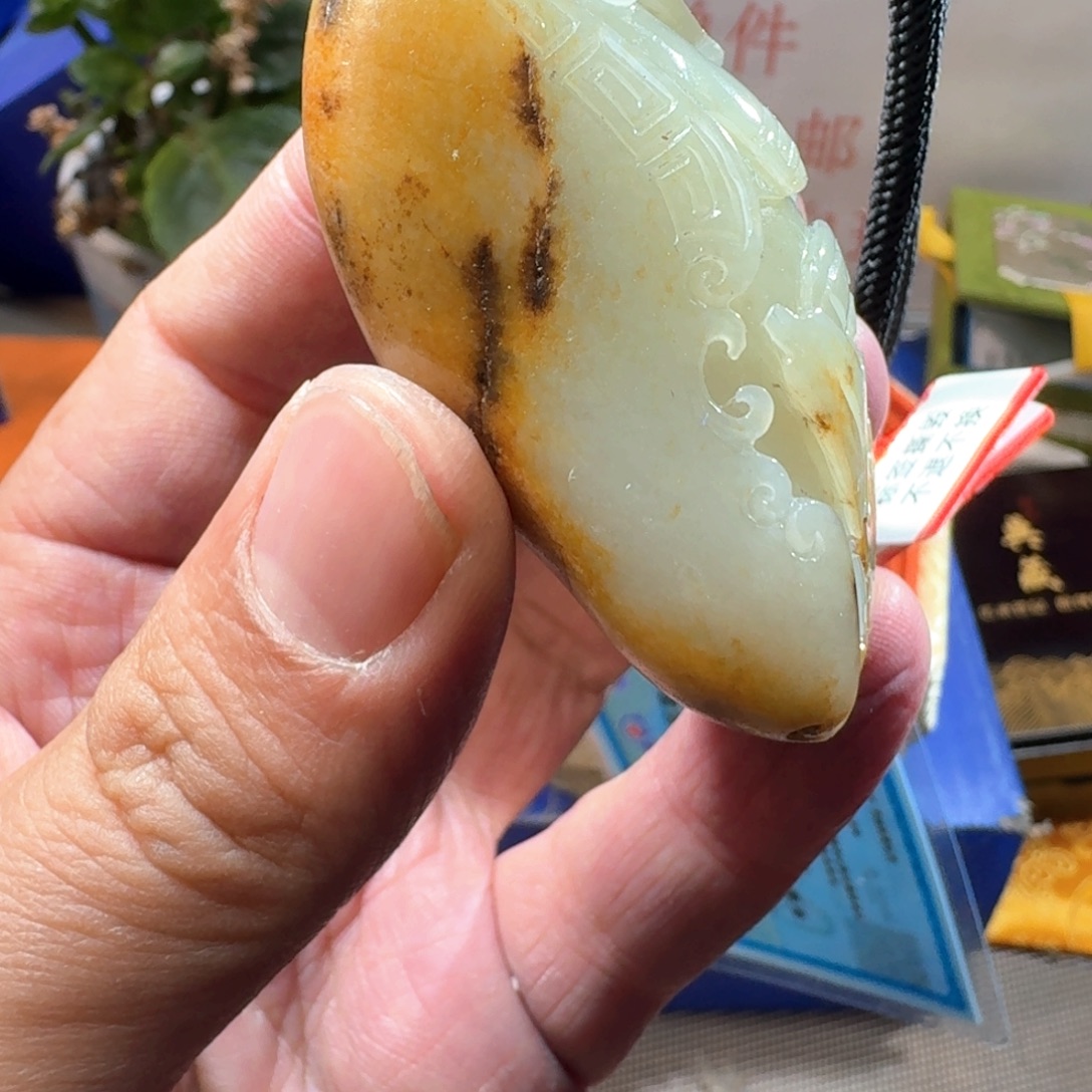 和田玉（糖玉）未镶嵌颈饰