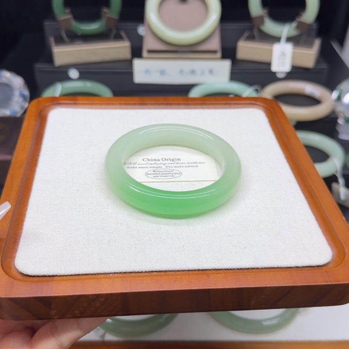 @***珊非金属珊珊59.2开板俏翠特色时尚手镯