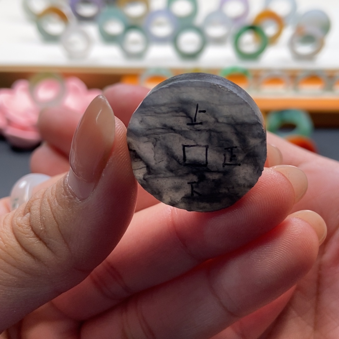 桃***子定制翡翠未镶嵌翡翠