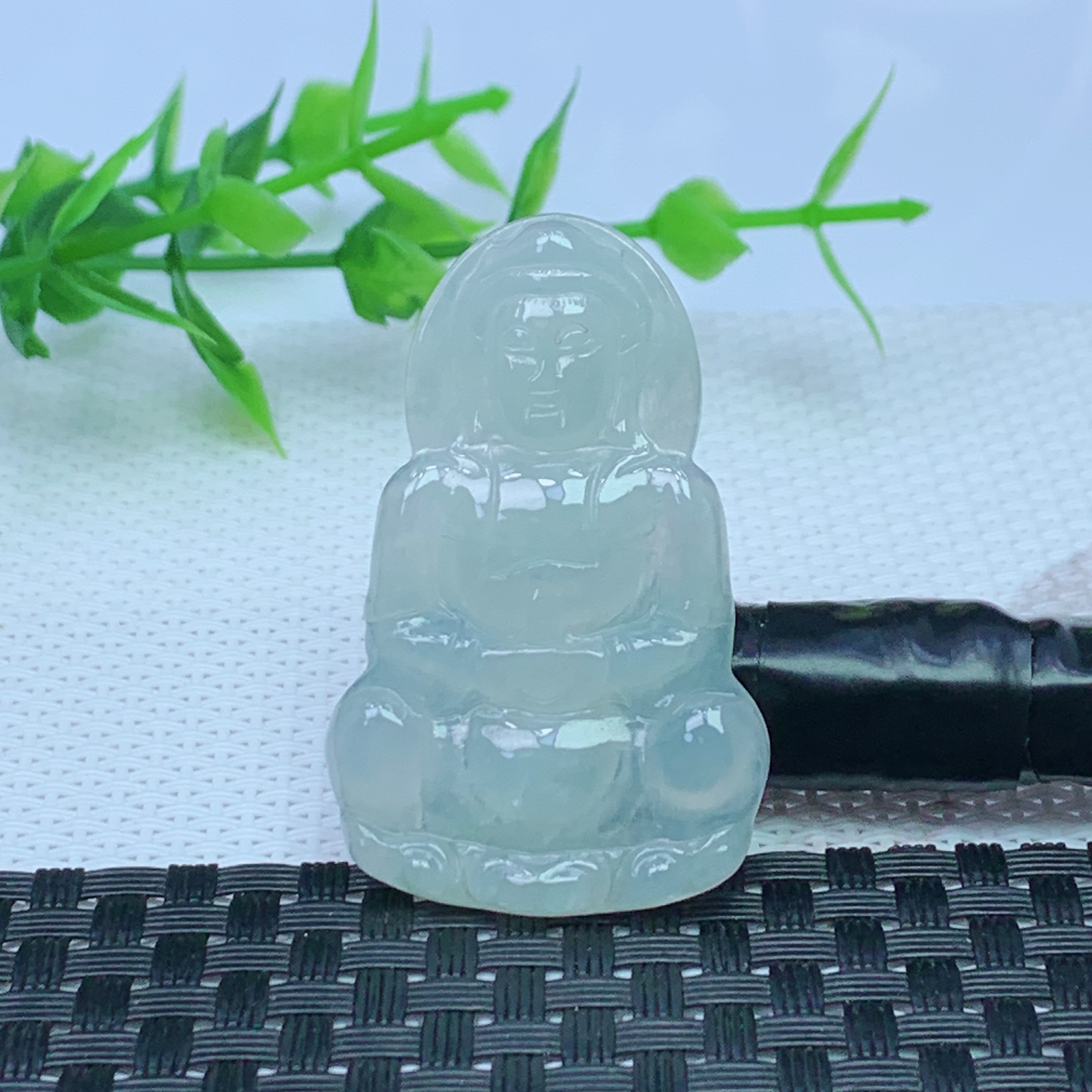 缅甸天然A货翡翠 水润正装观音吊坠 尺寸；43.5*27.6*3.6mm