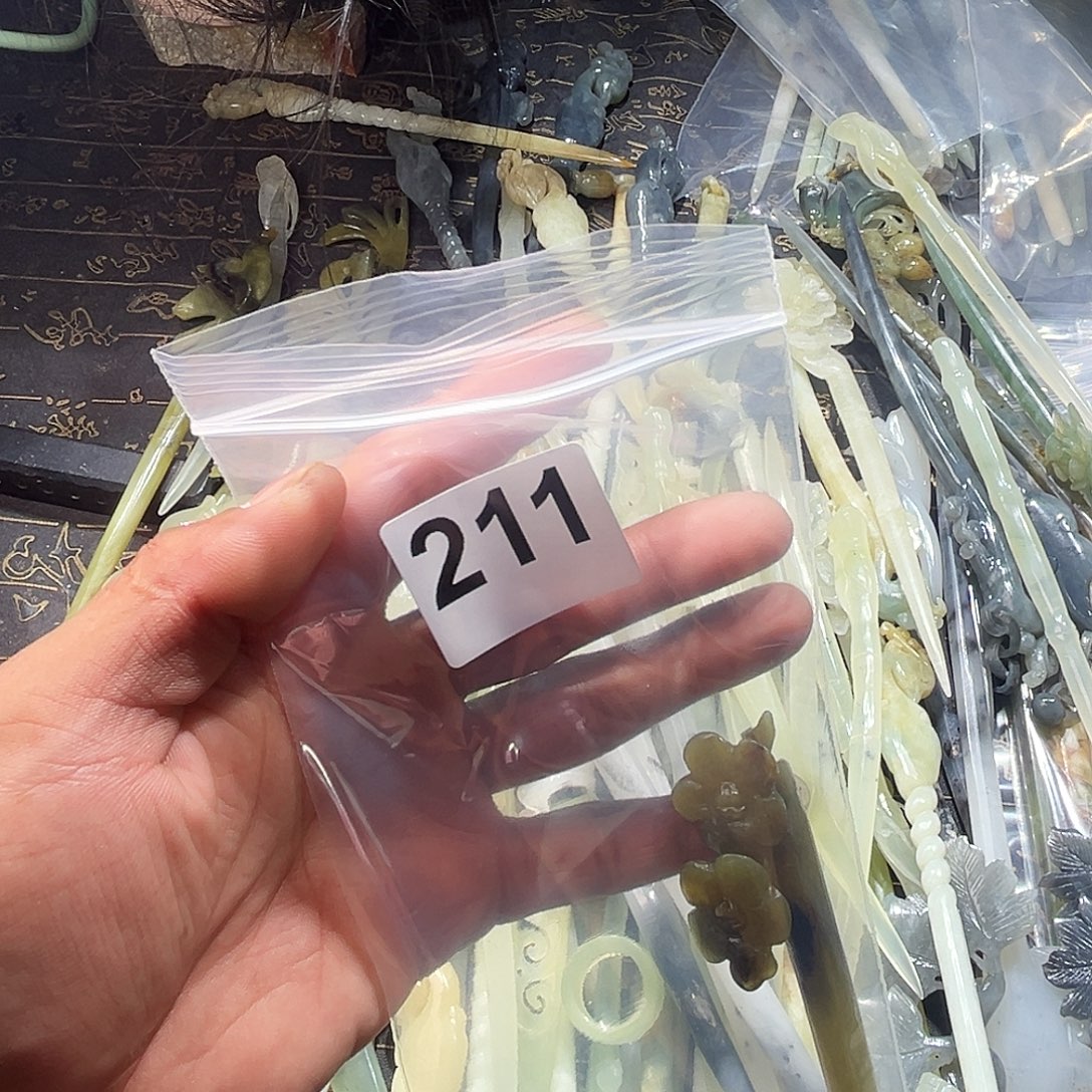 七***夜蛇纹石玉未镶嵌颈饰