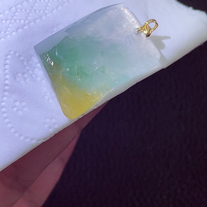 翡翠18K金镶嵌颈饰翡翠