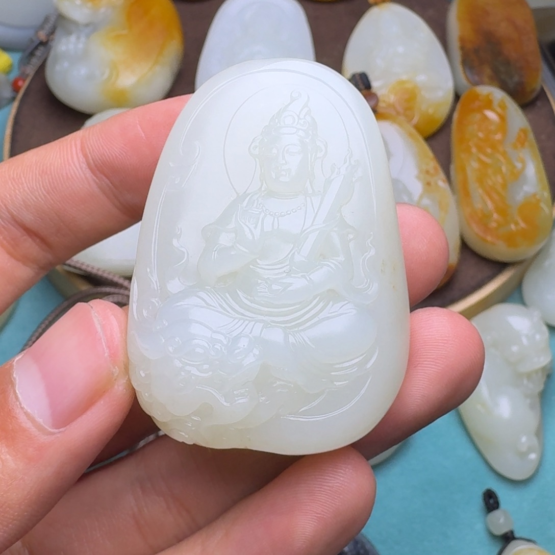 优***司和田玉未镶嵌颈饰