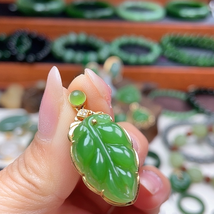 和田玉（碧玉）颈饰18K金镶嵌