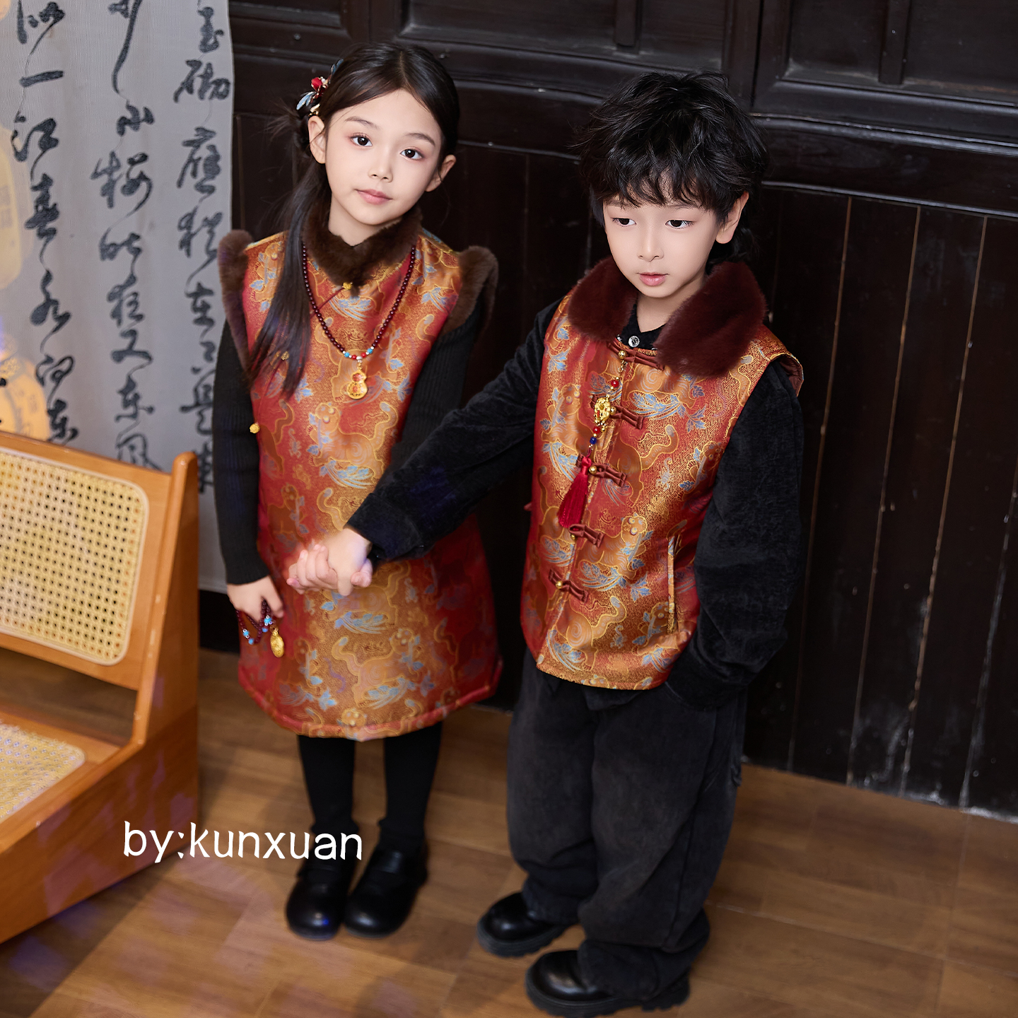 【琨萱】“橘光瑞兽”男女童冬款新中式织锦缎马甲外套背心裙WI67S138