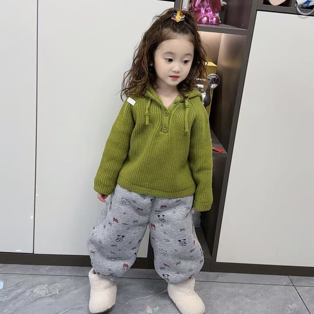 艺宝女童爆款加厚带帽毛衣