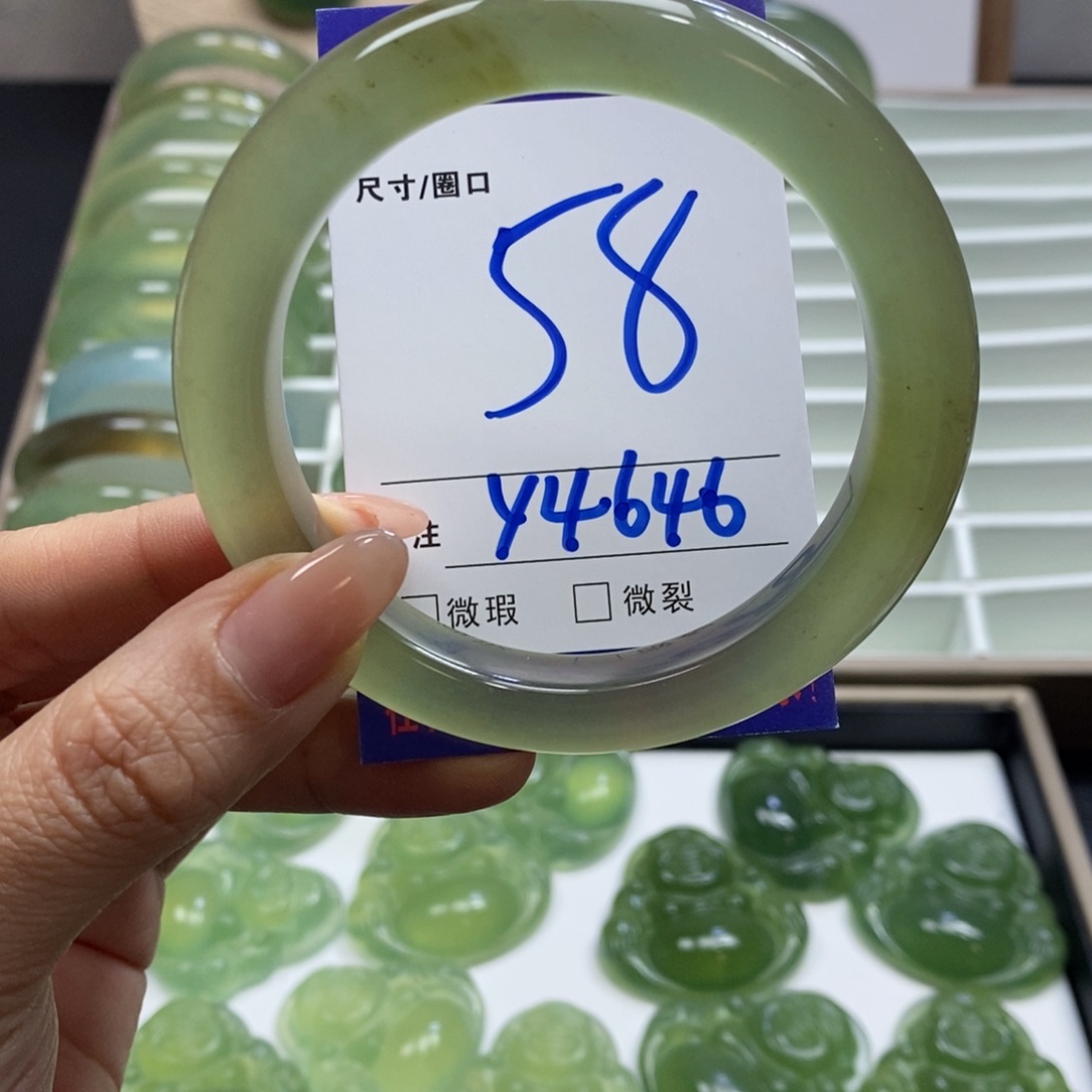 蛇纹石玉手镯未镶嵌