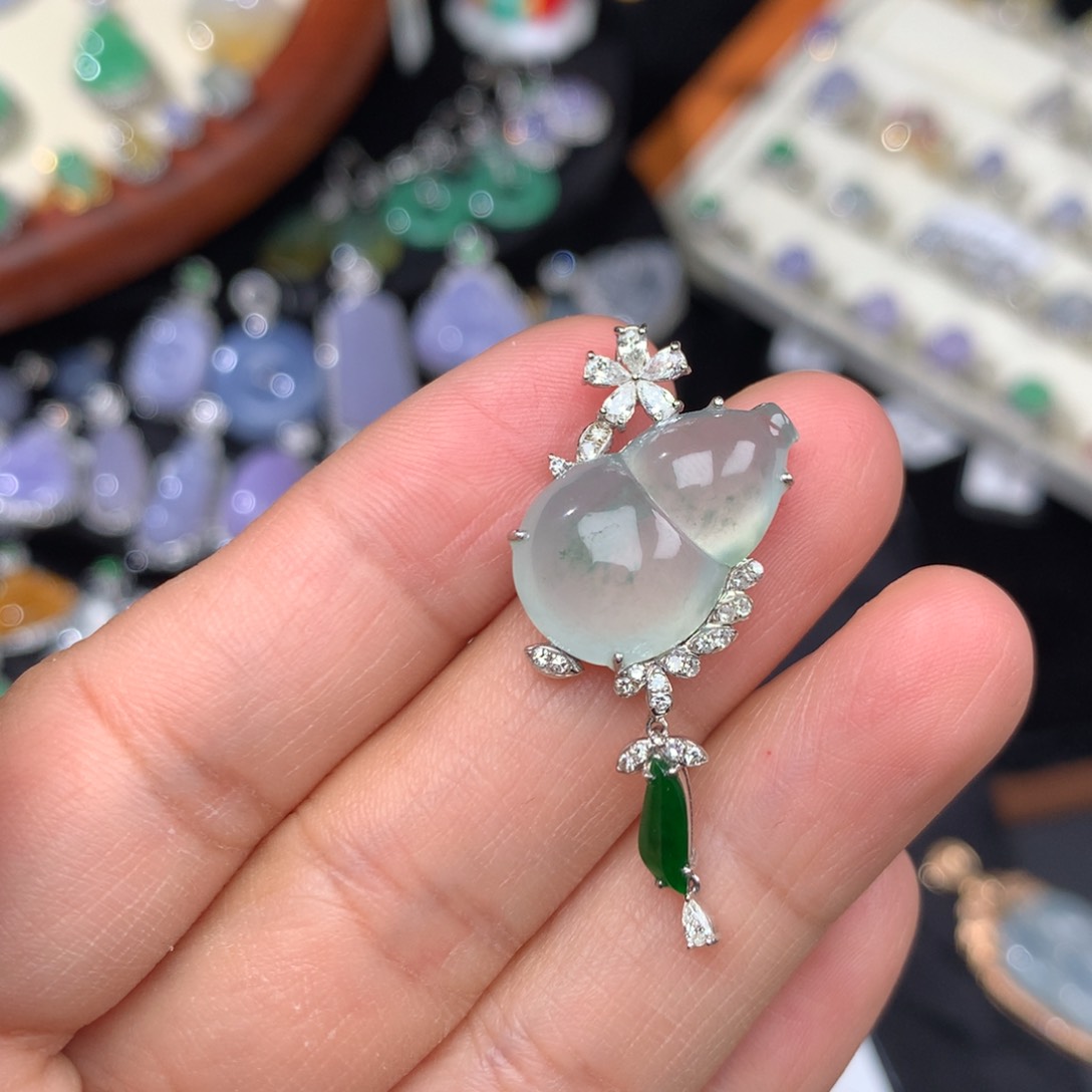 翡翠吊坠(不含链)18K金镶嵌