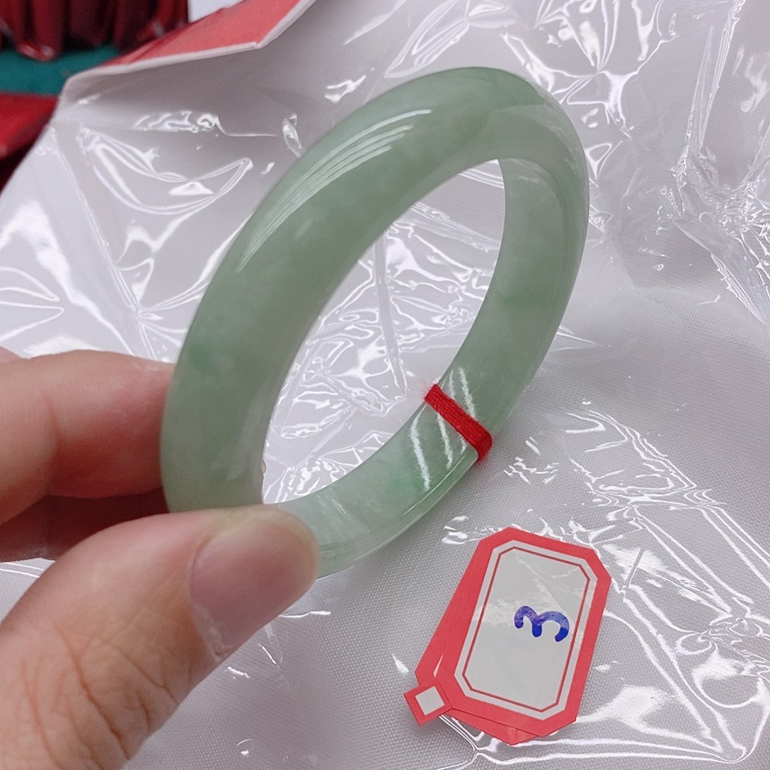 翡翠手镯未镶嵌?**?0333333333