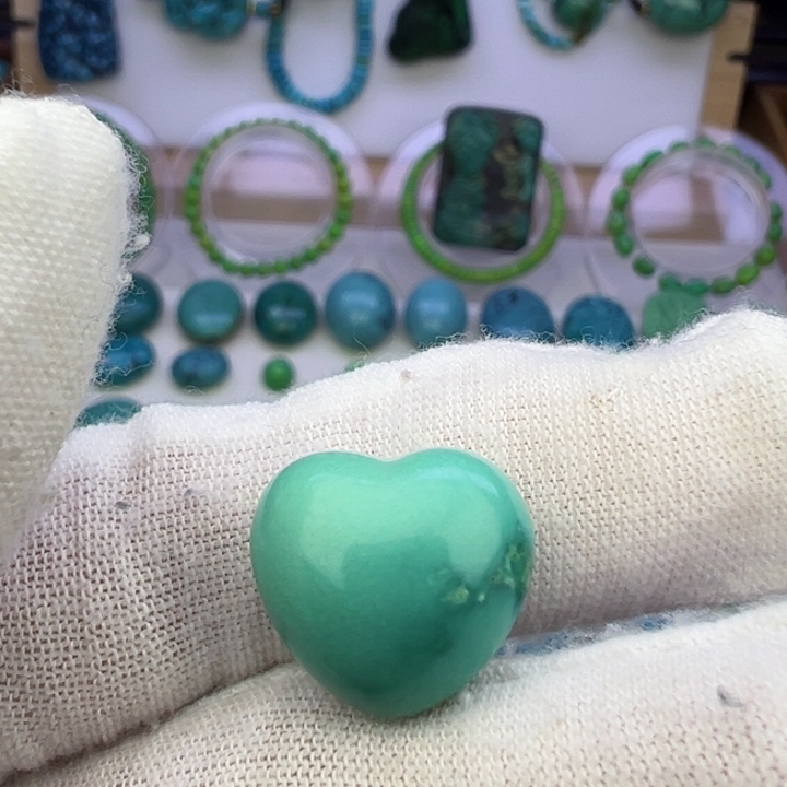 菜籽绿爱心吊坠15.4兰