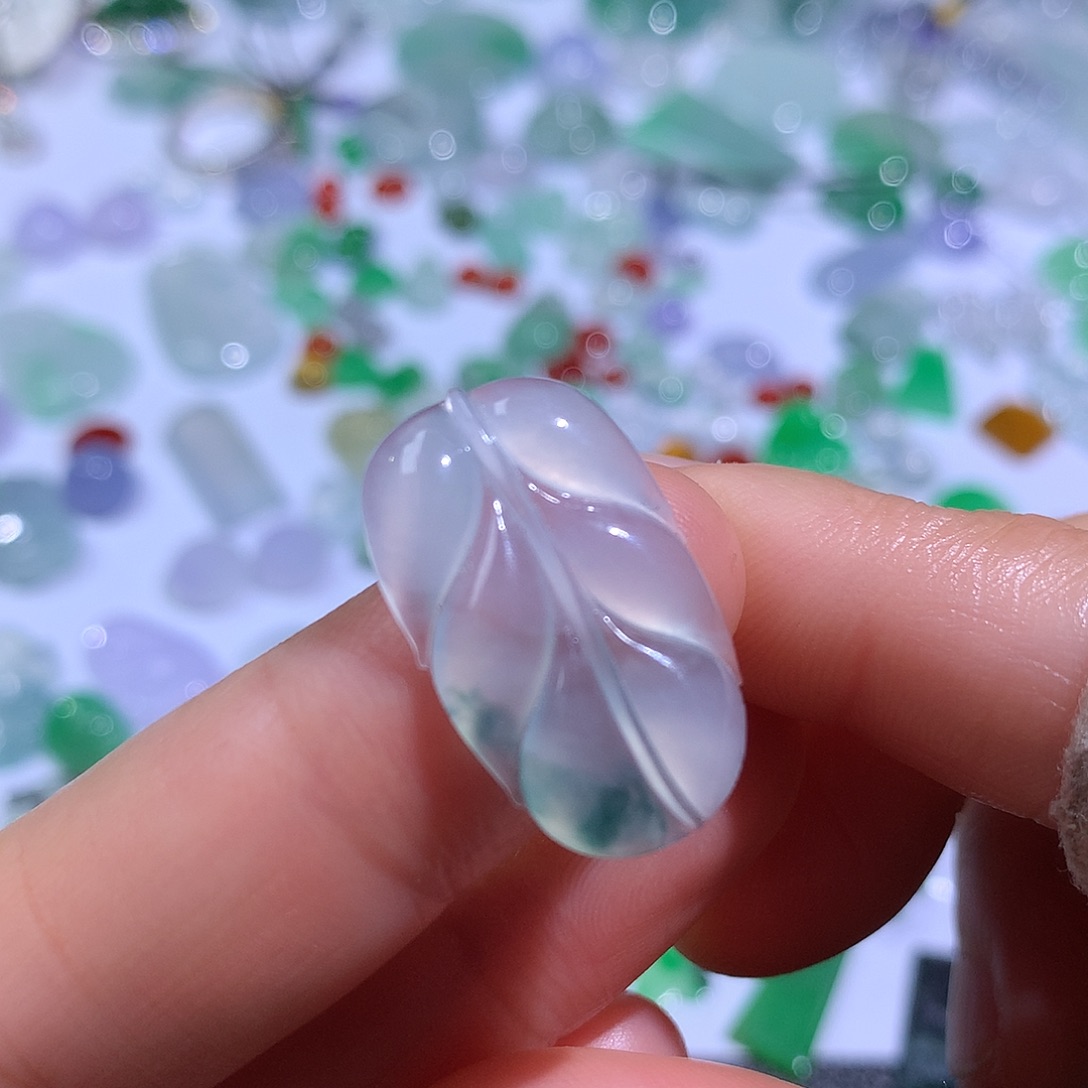 翡翠颈饰未镶嵌叶子