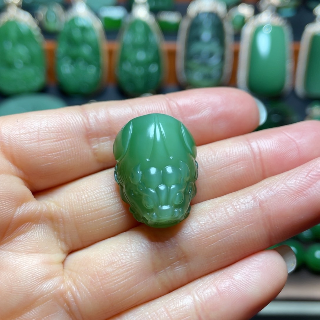 和田玉（碧玉）颈饰未镶嵌
