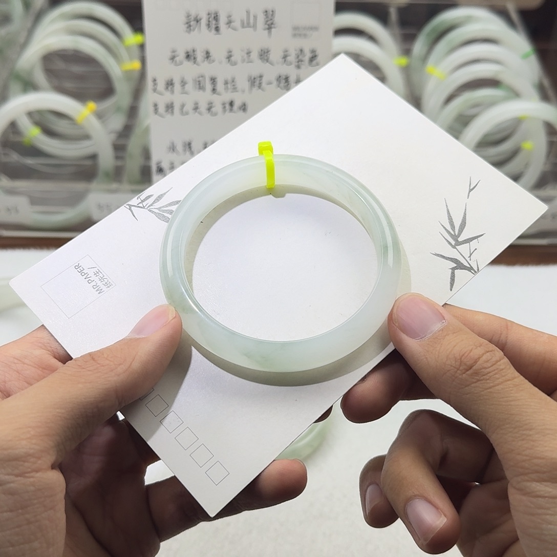 橙****石英质玉（天山翠）未镶嵌手镯