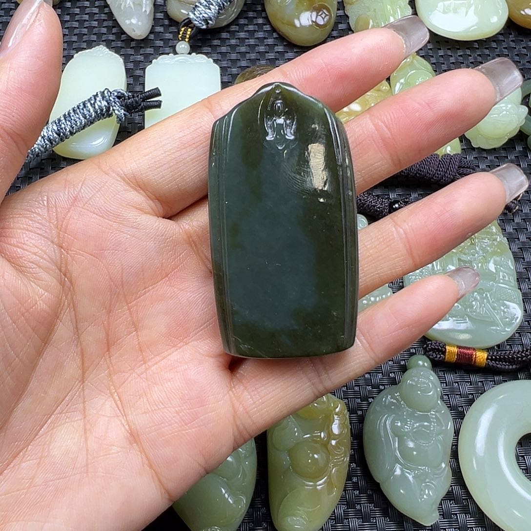 和田玉未镶嵌吊坠(不含链)卡57（有裂漏，不退不换）