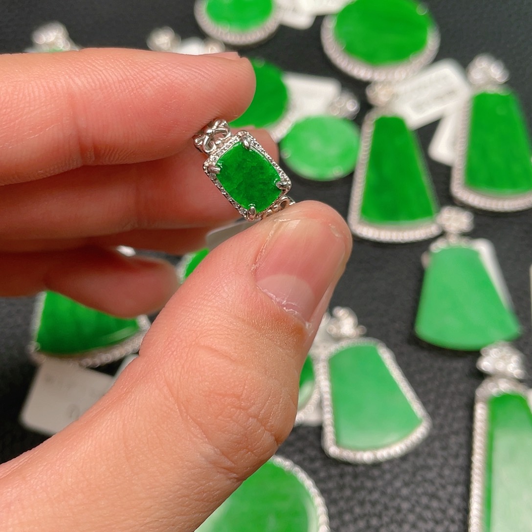 【闪购商品】翡翠吊坠(不含链)银S925镶嵌