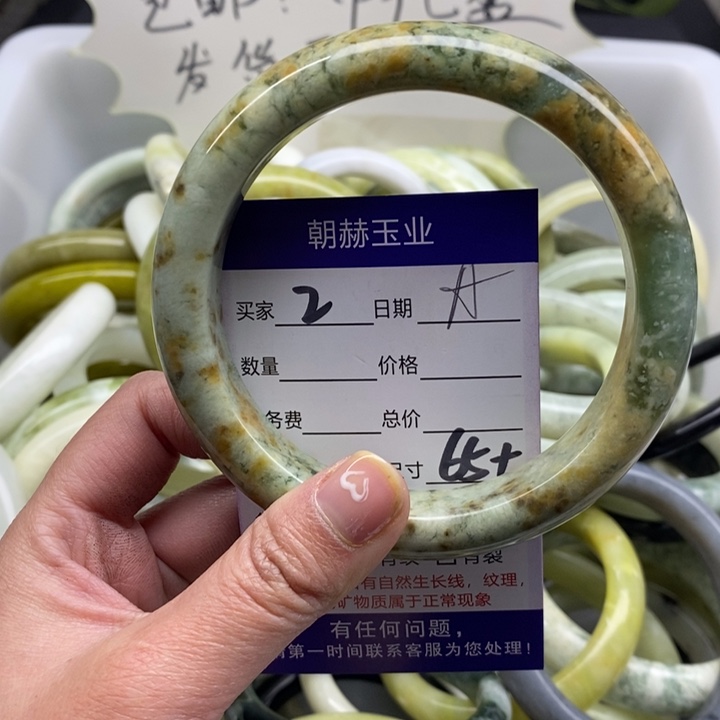 蛇纹石玉手镯未镶嵌