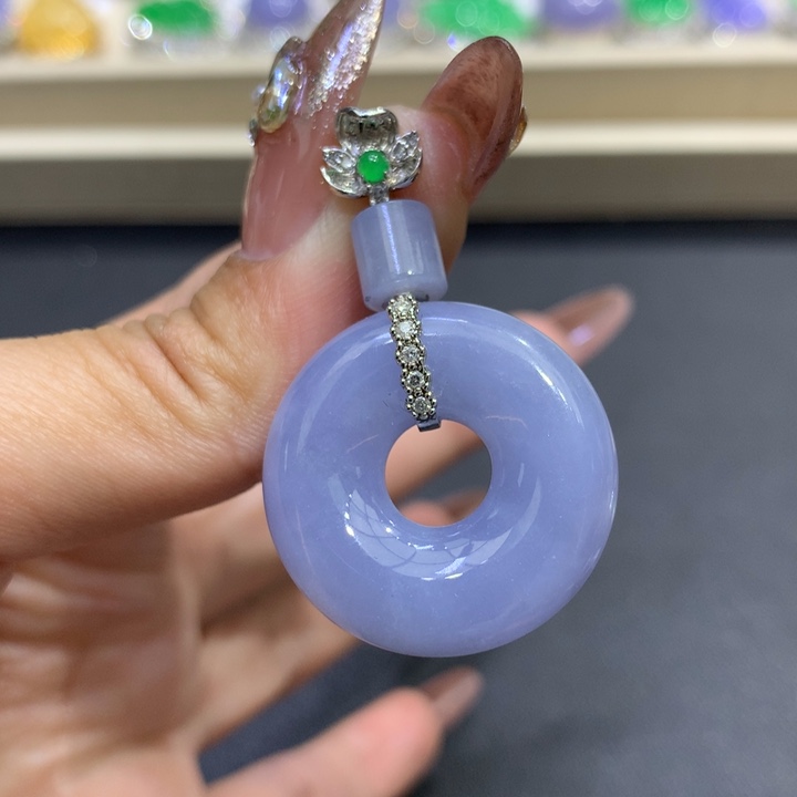 翡翠颈饰18K金镶嵌翡翠