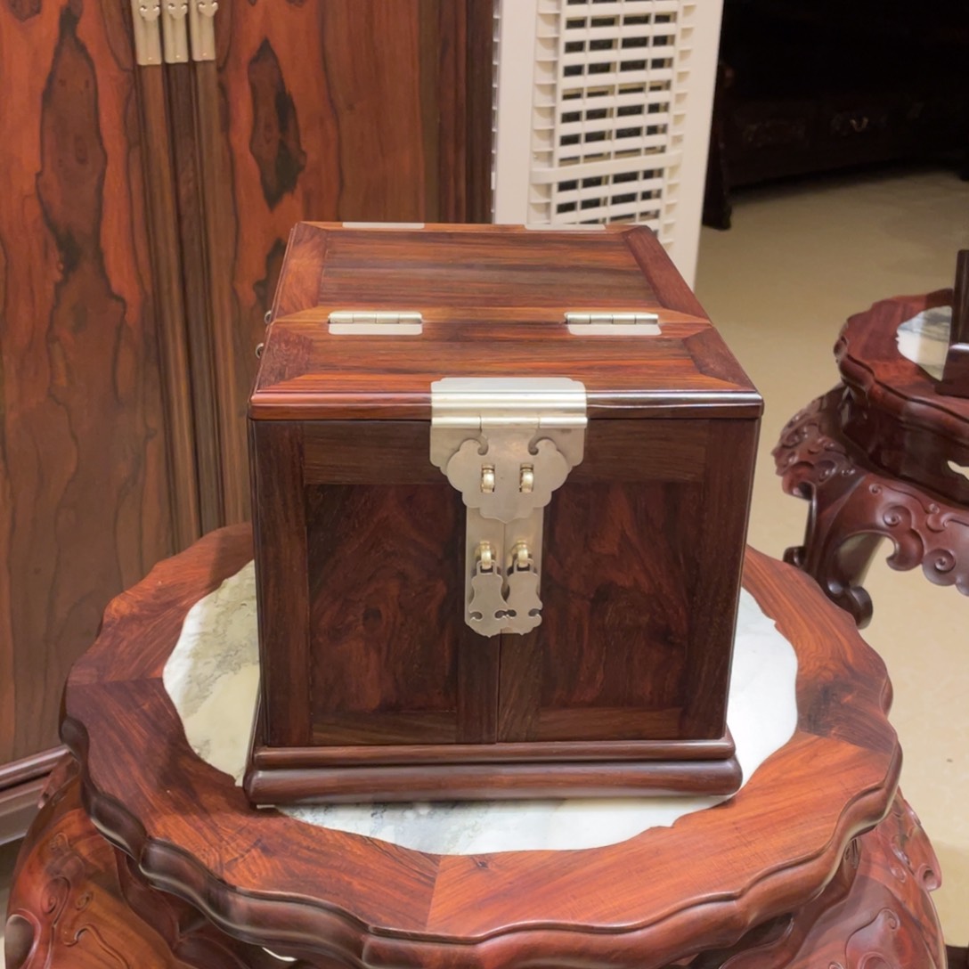 红酸枝木类成套家具