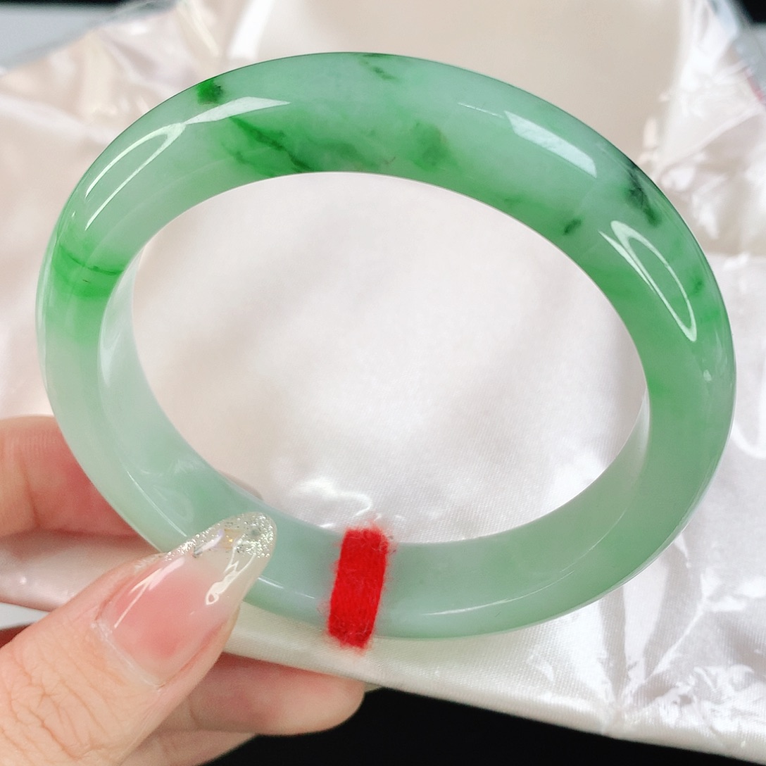 翡翠手镯未镶嵌1084翡翠