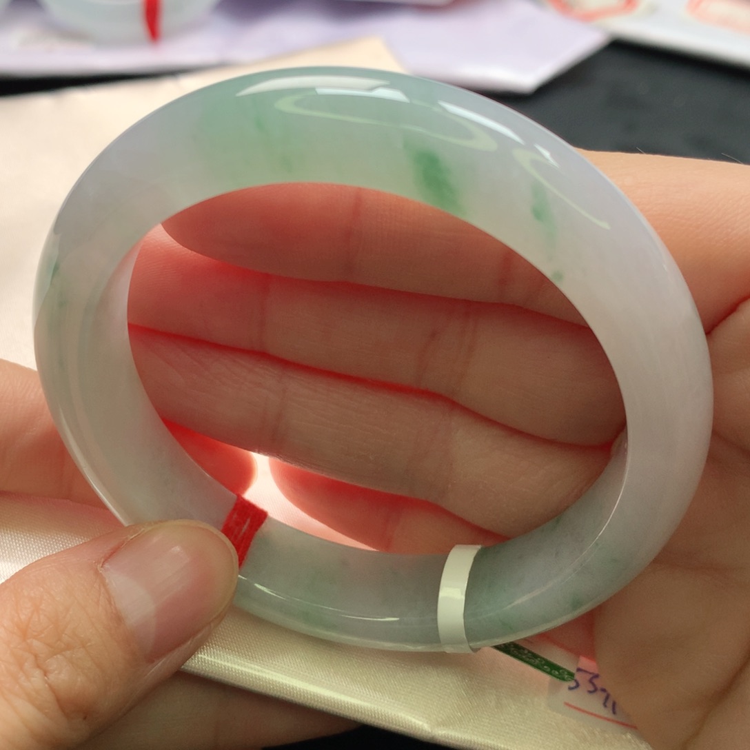 翡翠手镯未镶嵌5556圈