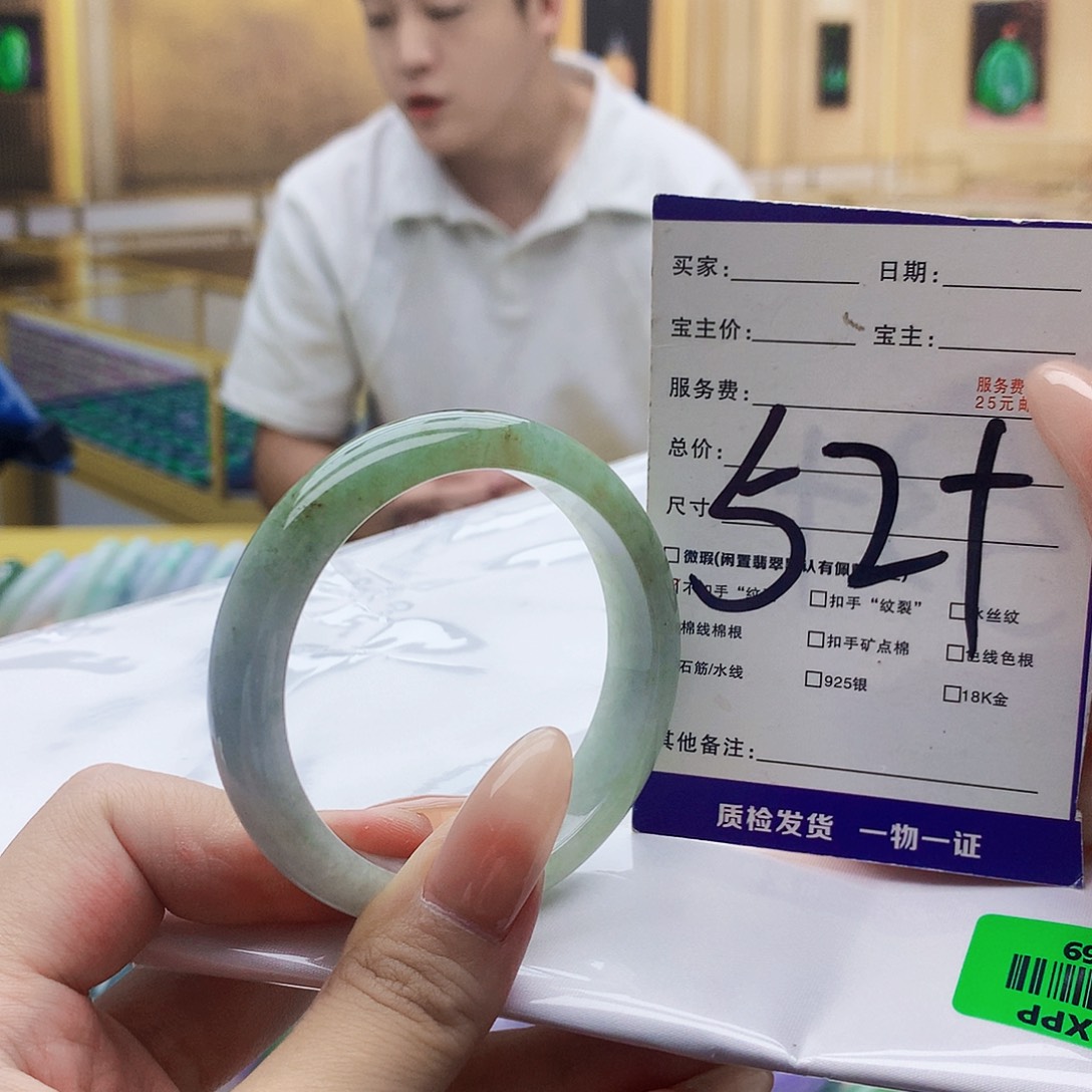 翡翠手镯未镶嵌0999……