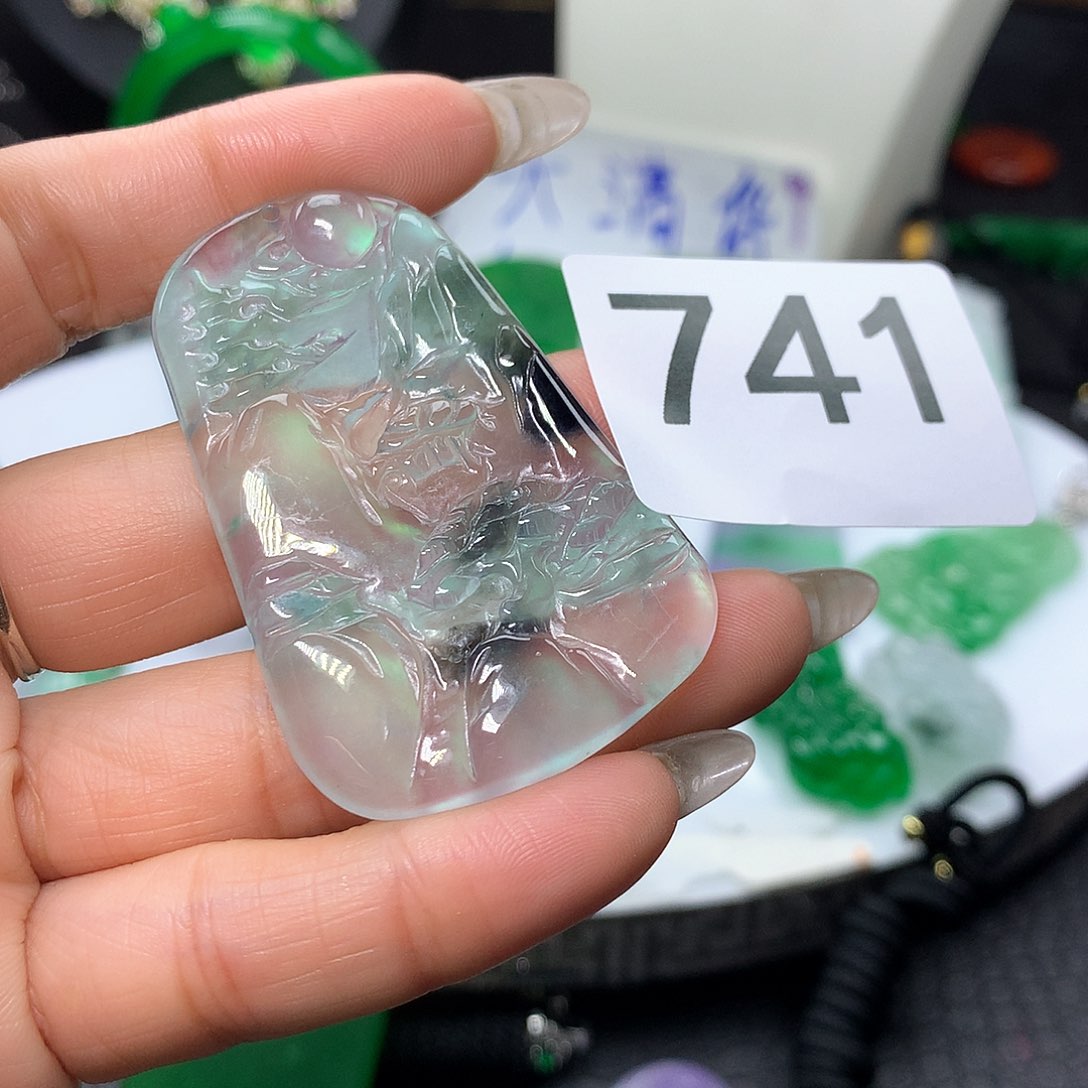 翡翠吊坠(赠链)未镶嵌