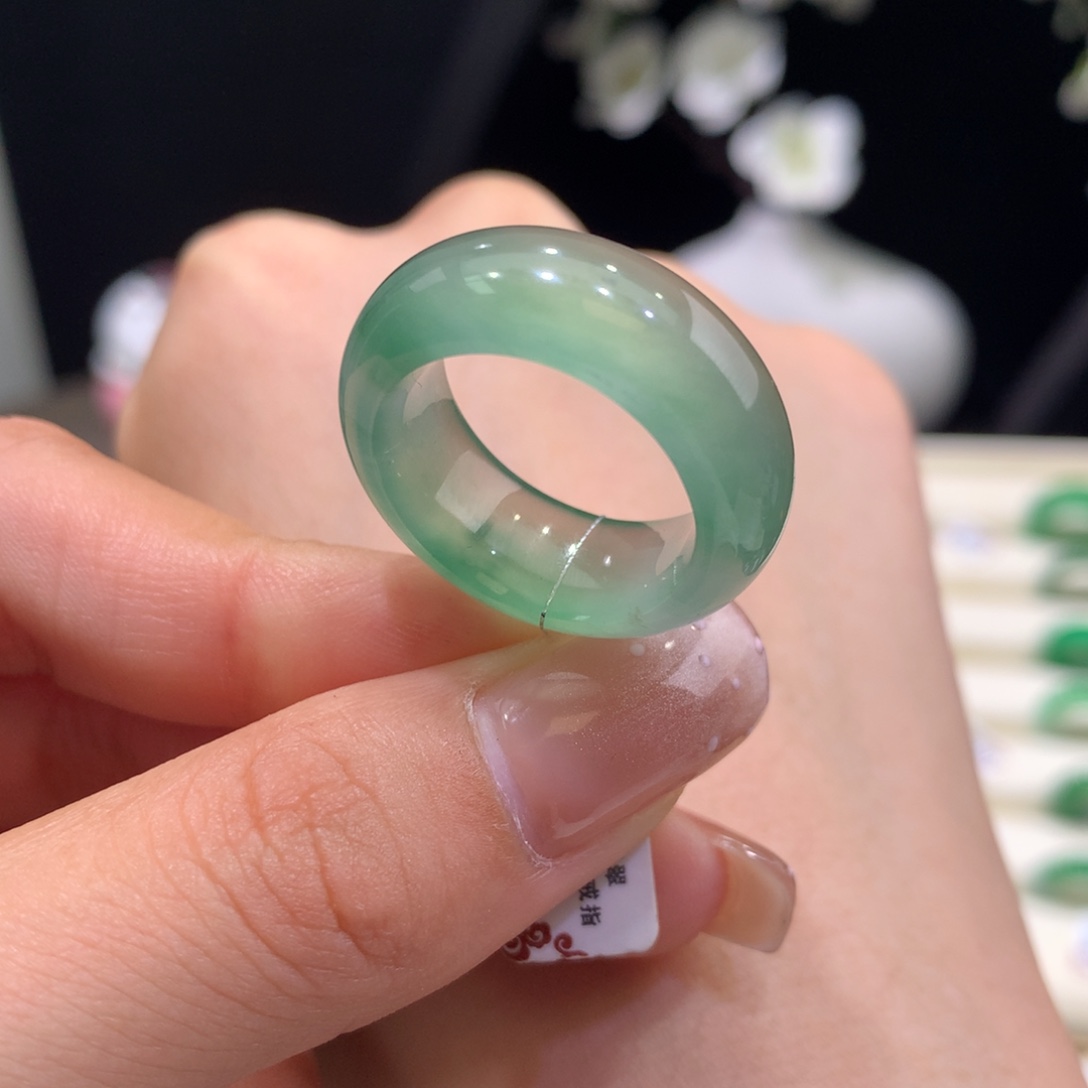 翡翠未镶嵌戒指翡翠