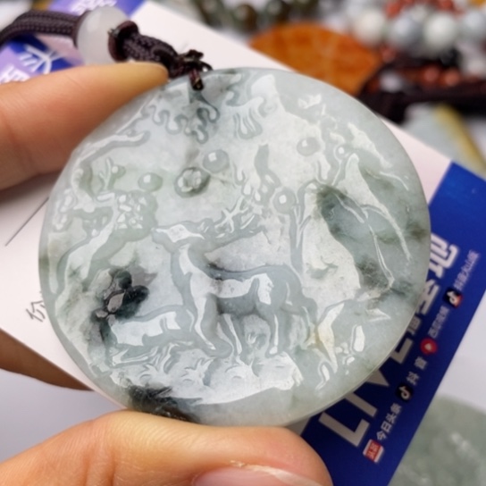 翡翠颈饰未镶嵌翡翠