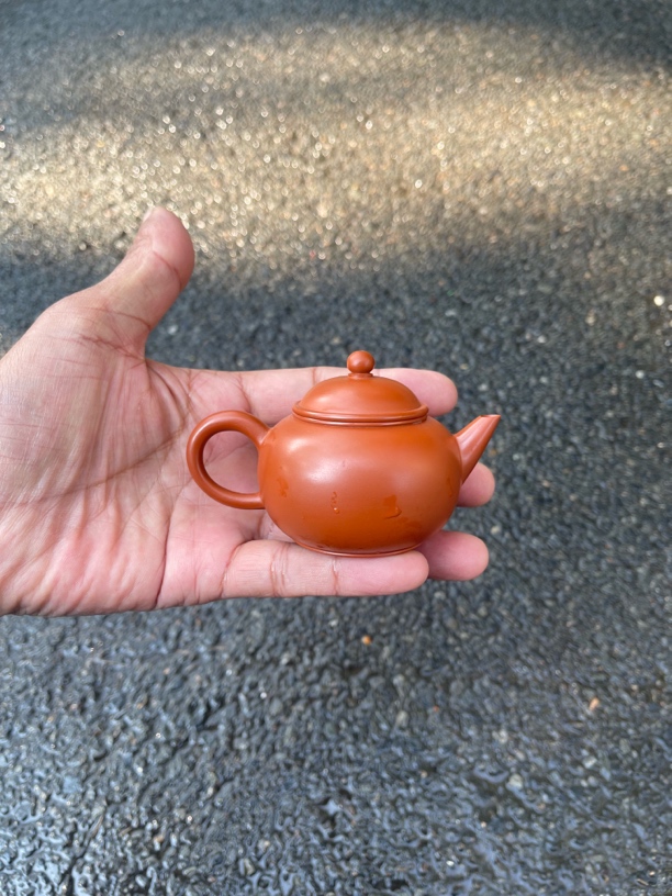 水磨超薄胎水平手拉壶！120毫升！作者：吴炫杰！ 鸡蛋黄朱泥！高货