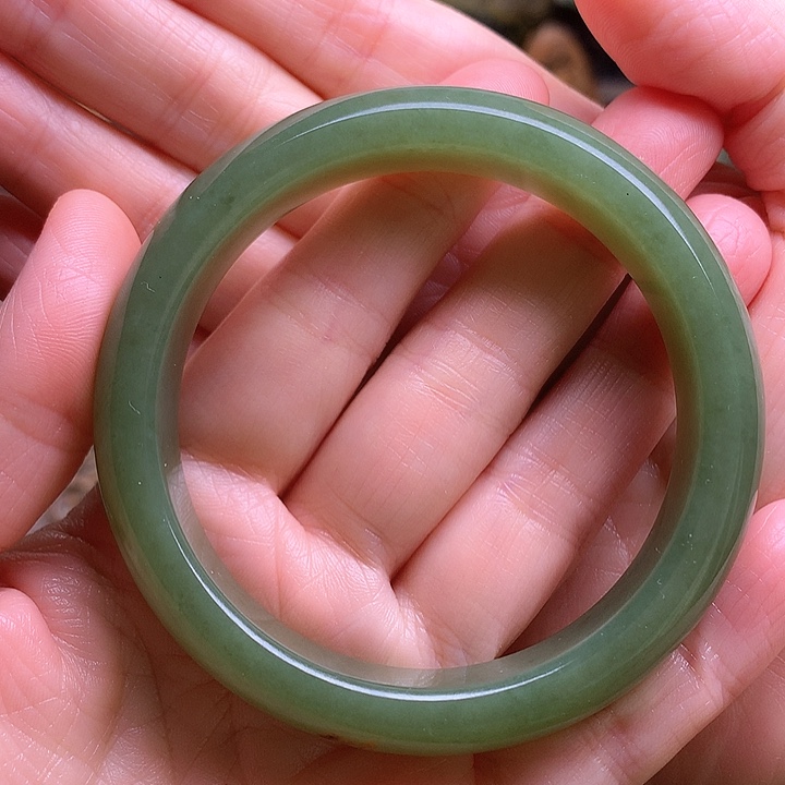 岫岩河磨玉（透闪石质玉）手镯未镶嵌