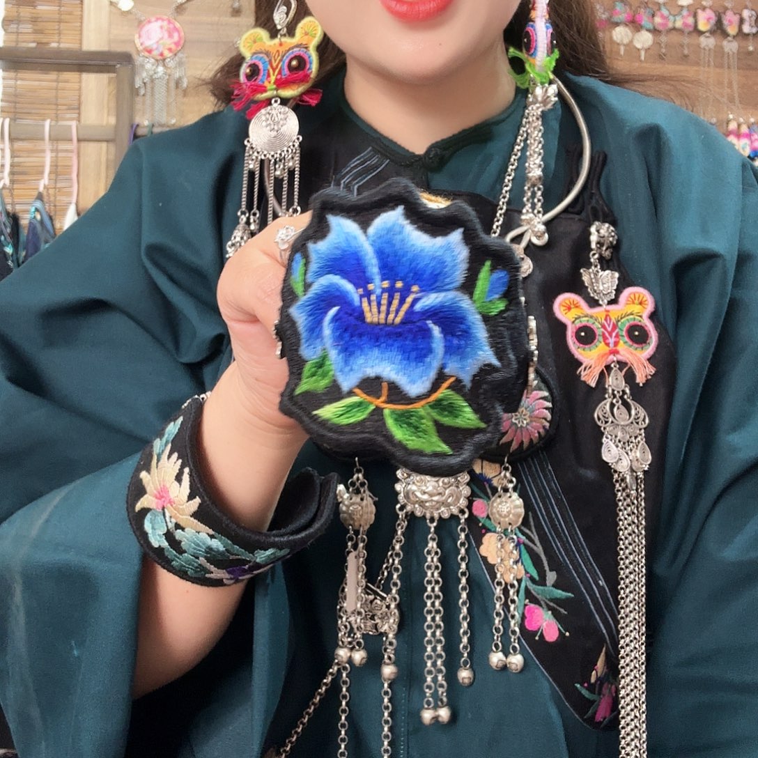 织绣纯手工制作苗绣手镯