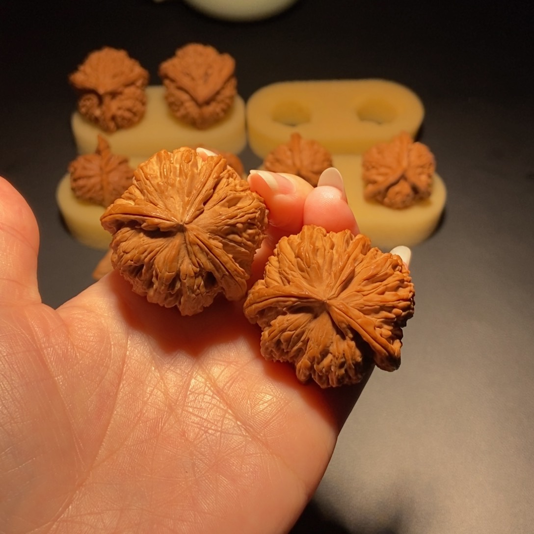 文玩核桃把件白狮子球连三棱